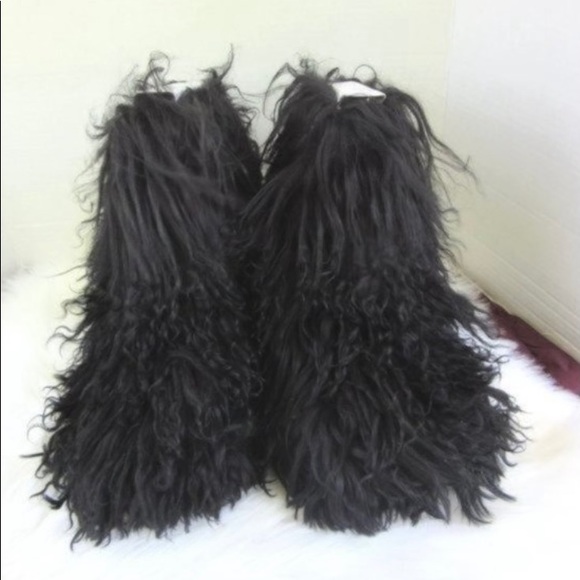 Mongolian Uggs - Picture 1 of 3